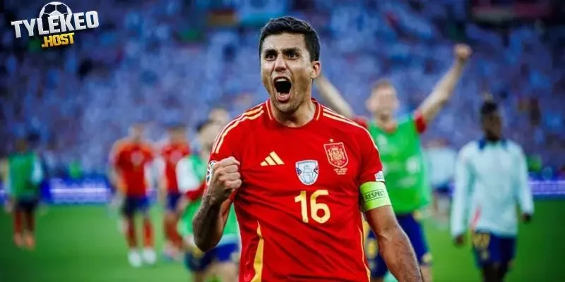 Barca và Real tranh giành cầu thủ Rodri