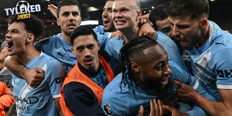 Thấy rõ tuyến giữa Liverpool bị lép vế